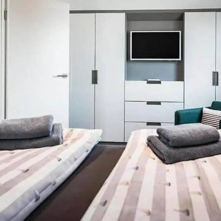 Am Yachthafen In פנמינדה