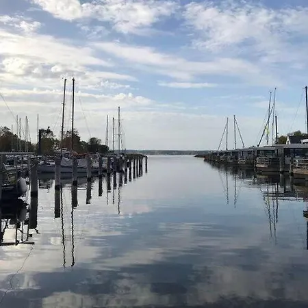 Am Yachthafen In Feriehus Peenemunde